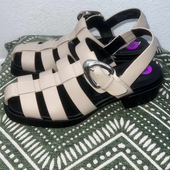 Aerosoles Women's Sport Strapped Sandals - Picture 2 of 12